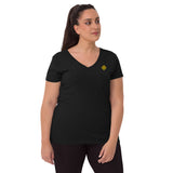Quatrefoil Embroidered V-neck T-shirt