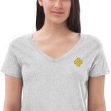 Quatrefoil Embroidered V-neck T-shirt